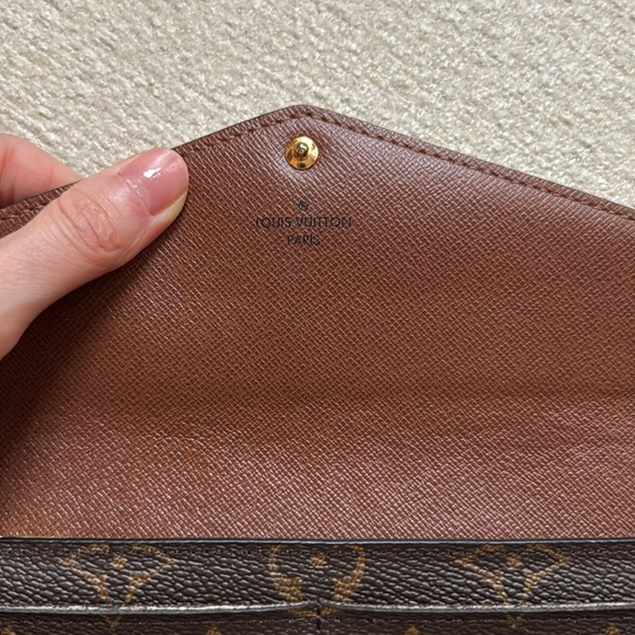 Louis Vuitton Sarah Wallet - Picture 8 of 10
